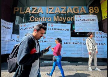 Comerciantes chinos y locales exigen la reapertura de Plaza Izazaga 89
