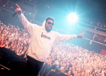Rapero Fatman Scoop muere en pleno escenario