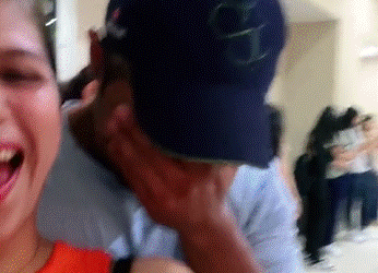 Joven se viraliza por ser el único hombre en “Romper el círculo”