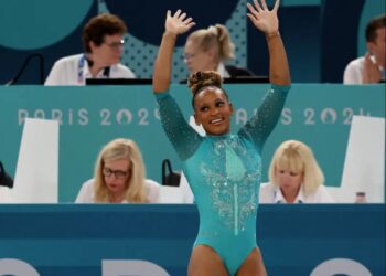 ¡Rebeca Andrade derrota a Simone Biles y gana la medalla de oro en Piso!