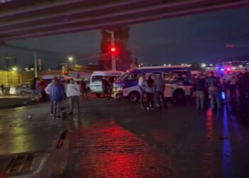 Enfrentamiento entre rutas, bloquea vialidad