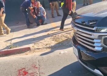 Atacan con ráfaga de arma larga a ocupantes de una suburban, en el Río