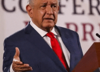 Critican a AMLO por ofrecer desayuno a periodistas