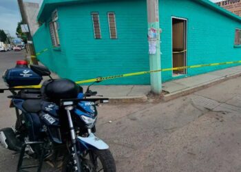 Hallan el cadáver de un adulto mayor en su casa, atado y con una bolsa en la cabeza