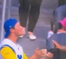 Aficionado pide matrimonio y lo rechazan