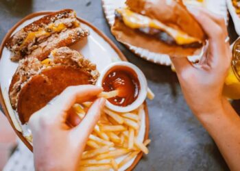 ¿Problemas para dormir? Estos alimentos pueden causar insomnio