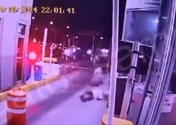 Motociclista se quiere saltar la caseta de Tlalpan y atropella a trabajador de Capufe