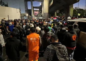 Trabajadores de limpia, bloquean Periférico Sur