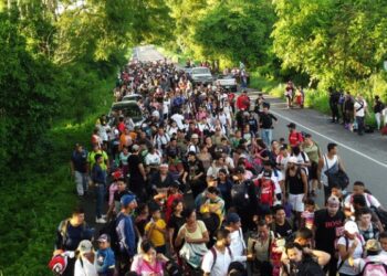 Llega caravana con más de mil migrantes a Oaxaca