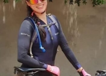 Ciclista muere aplastada por bocina en competencia