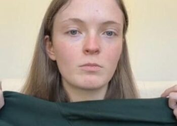 Mujer usa ChatGPT para análisis de colorimetría