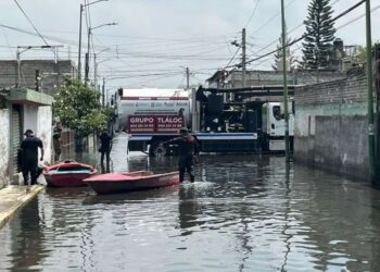 En Chalco, dos semanas inundados y los ladrones están aprovechando