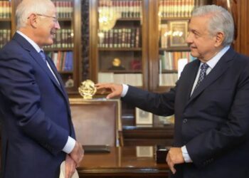 AMLO no tratará la reforma judicial con el embajador Ken Salazar