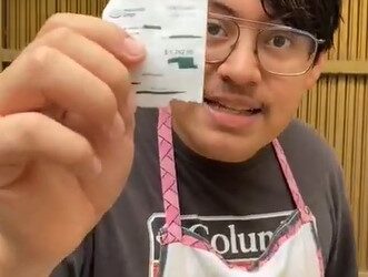 Mesero regresa propina por no ser del 10%