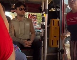 Influencer paga pasaje de usuarios educados