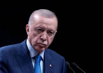 Presidente de Turquía abofetea a un niño por no besarle la mano; internet reacciona