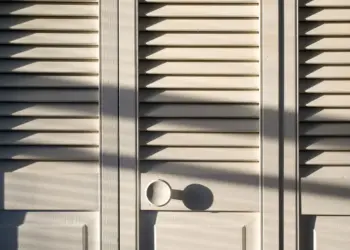 Mujer descubre cadáver en su ropero