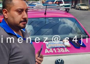 Un taxista halla 100 mil pesos y busca al pasajero que los olvidó en la Central
