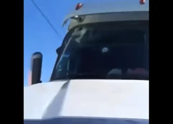 Conductor logra salvarse después de un intento de asalto