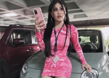 Gomita habla sobre su supuesta Licenciatura tras enfrentamiento con Nicola Porcella