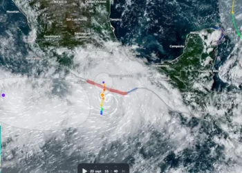 Huracán 'John' provoca suspensión de clases en municipios de Oaxaca y Guerrero