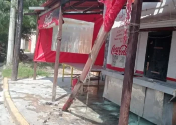 Taquero sufre quemaduras tras flamazo de un tanque de gas