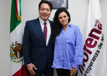 Delgado da bienvenida a Luisa Alcalde a Morena