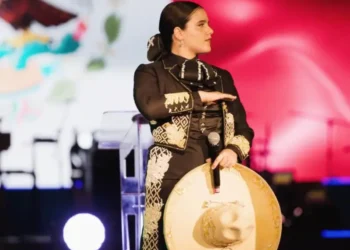 Camila Fernández cambia letra de Himno Nacional