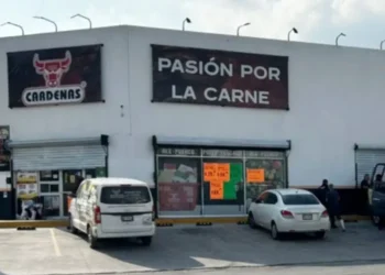Balean a cajero en carnicería en asalto