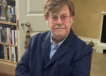 Elton John lucha contra infección que afecta la vista de uno de sus ojos