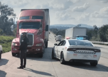 Rescatan a conductor de tractocamión secuestrado en Estado de México