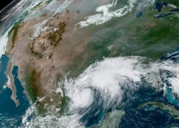 ‘Francine’ se convierte en huracán categoría 1