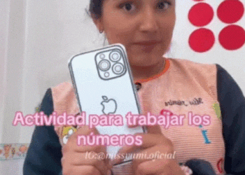 Maestra enseña números con un iPhone de papel