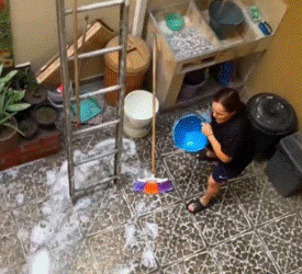 Joven le hace broma a su mamá de jabón infinito