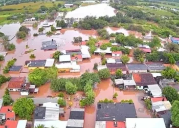 Reportan desborda Río Balsas en Michoacán
