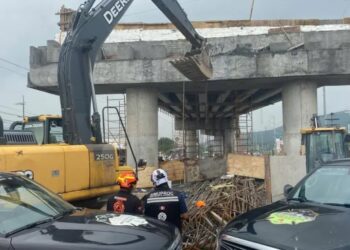 Accidente fatal en un puente de NL deja un fallecido y dos heridos