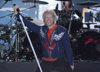 Bon Jovi rescata a una mujer en un puente: aquí el video del momento