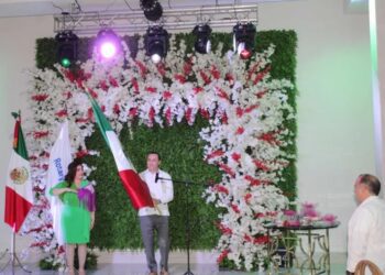 Diputado confundió nombres y gritó “¡Viva Josefa Ortiz de Pinedo!” en lugar de Josefa Ortiz de Domínguez