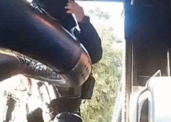 Sicarios suben a camión en Culiacán para alertar a pasajeros