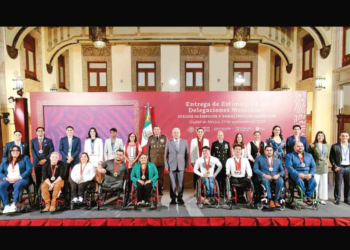 Atletas mexicanos reciben premios económicos