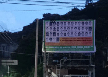 Ofrecen 10 millones de pesos como recompensa por los 43 normalistas desaparecidos