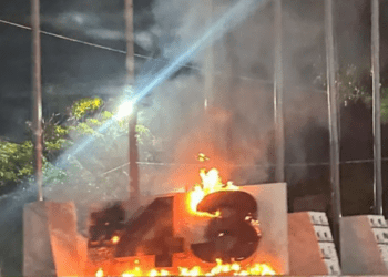 En Chilpancingo, incendian antimonumento a los 43