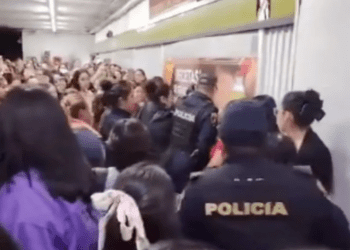 Se registra pelea en el área de mujeres en el Metro