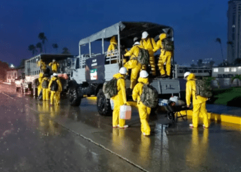‘John’ deja sin luz a más de 98 mil personas en Guerrero, además de un socavón y deslaves en Oaxaca