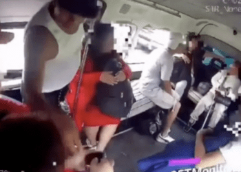 Ladrones exigen billetes ‘de los grandotes’ en asalto a combi de Iztapalapa