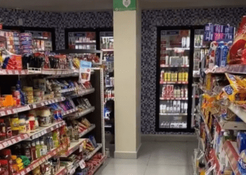 Captan a supuesto fantasma de niña en un OXXO