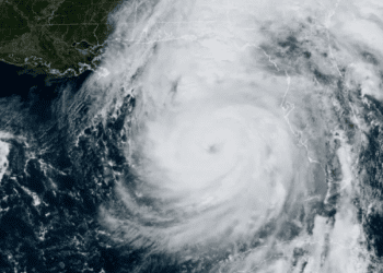 Huracán Helene aumenta a categoría 4