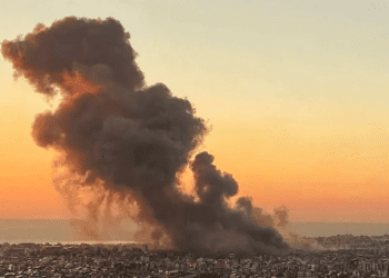 En Beirut, Israel bombardea depósitos de armas