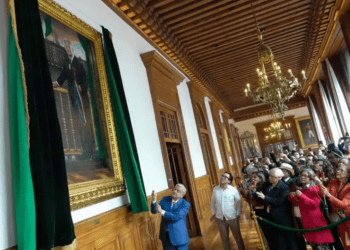López Obrador devela el retrato al óleo que estará en Palacio Nacional