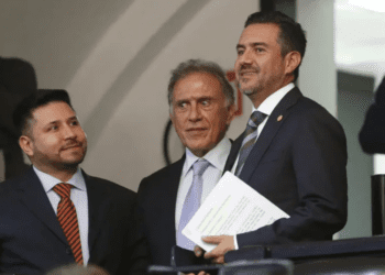 Por votar a favor de la reforma judicial, PAN expulsa a Yunes Márquez